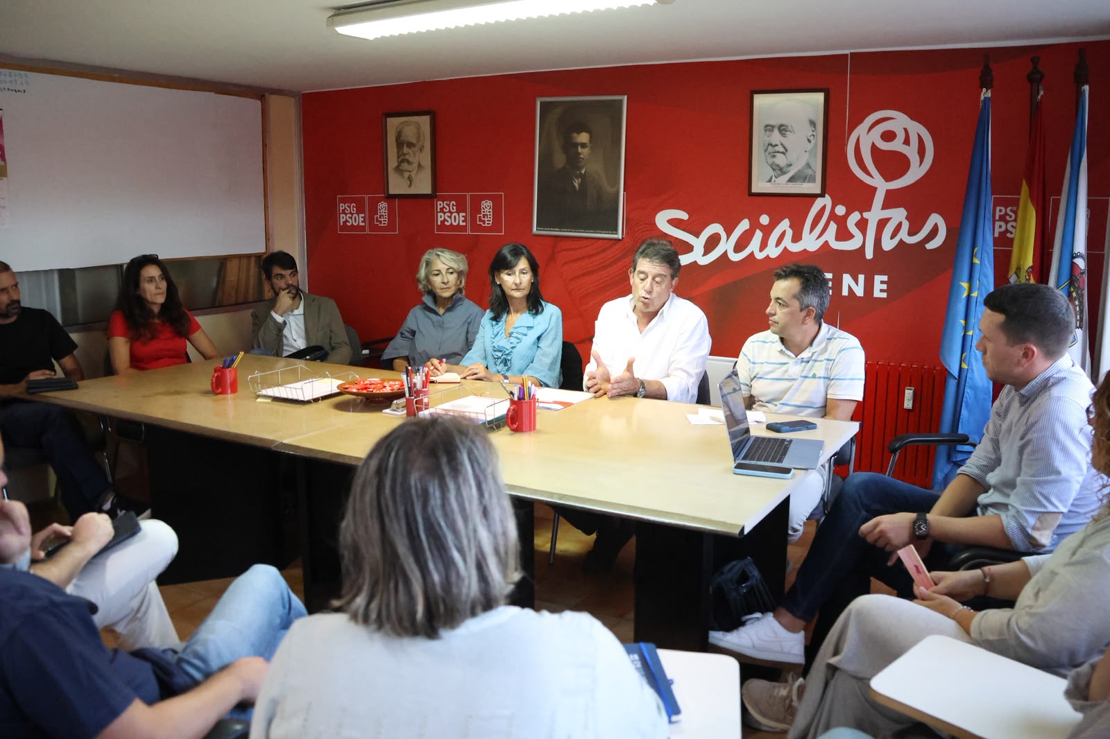 En este momento estás viendo Besteiro reúne en Fene a representantes socialistas de Ferrolterra para abordar os principais retos de Galicia